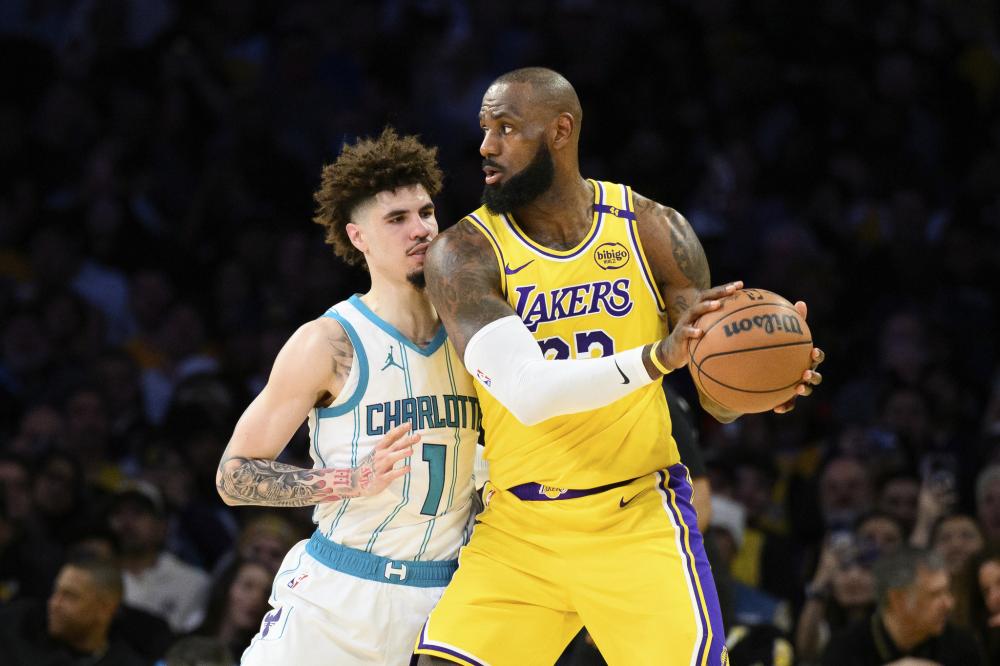 但背后是英 但背后是英